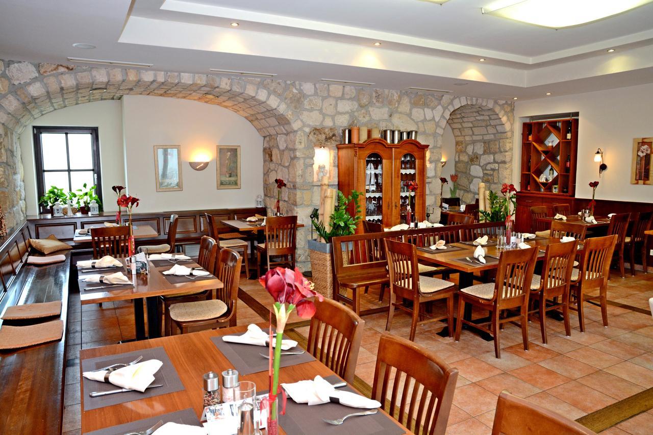 Hotel & Restaurant Braunstein - Pauli'S Stuben 푸르바흐암네우시에들러시 외부 사진